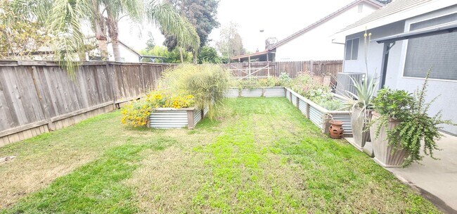 Building Photo - Spacious 4-Bedroom, 3-Bath Home for Rent in Elk Grove!