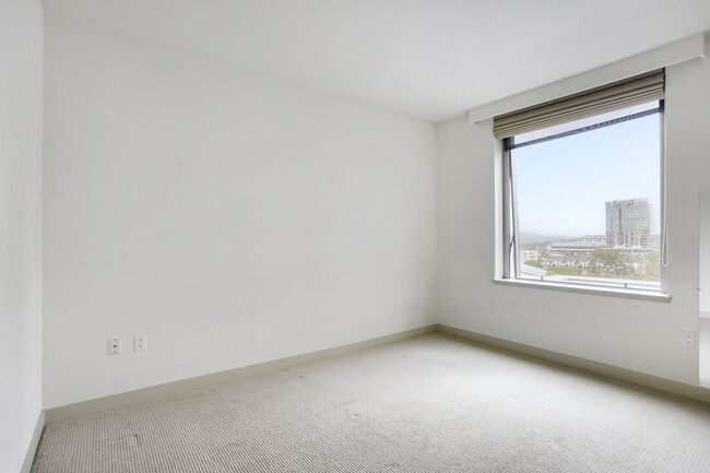 Building Photo - 10650 NE 9th Pl