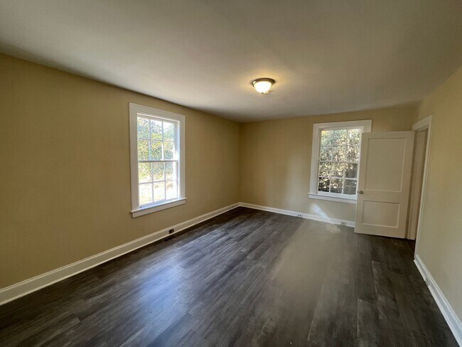 Building Photo - 2106 S Andrews Cir