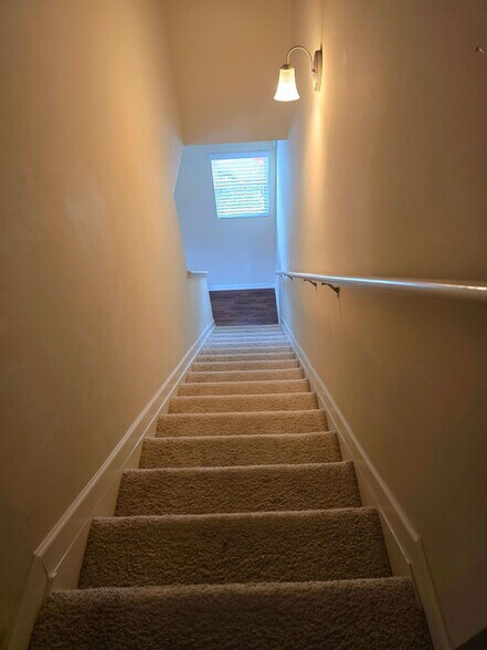 Building Photo - 245 Silver Willow Walk