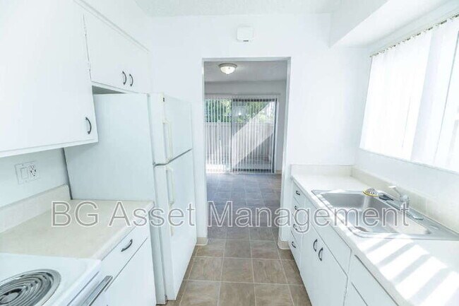 Building Photo - 1746 Kidder Ave