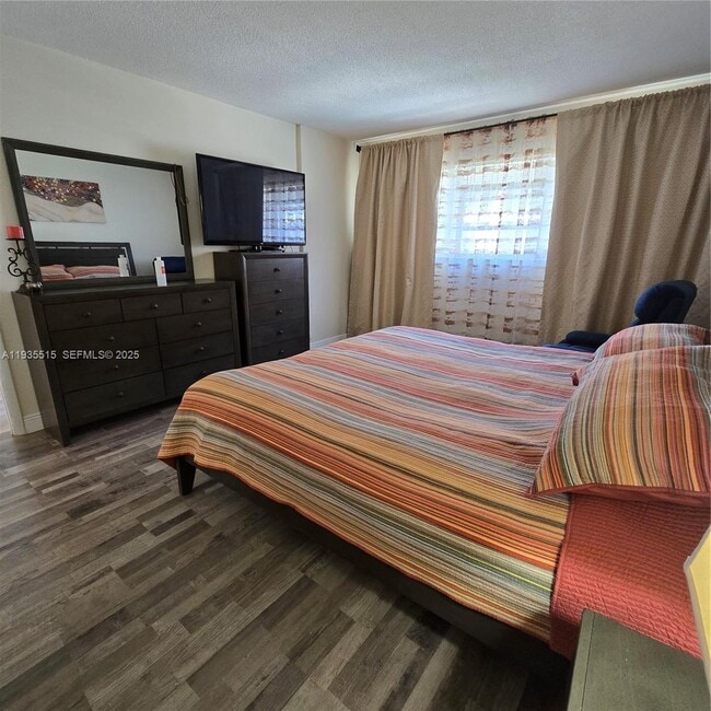 Building Photo - 2097 S Ocean Dr