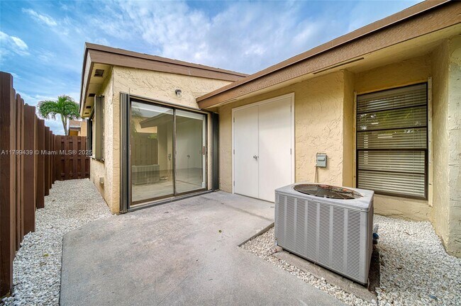 Building Photo - 9068 SW 129th Ln