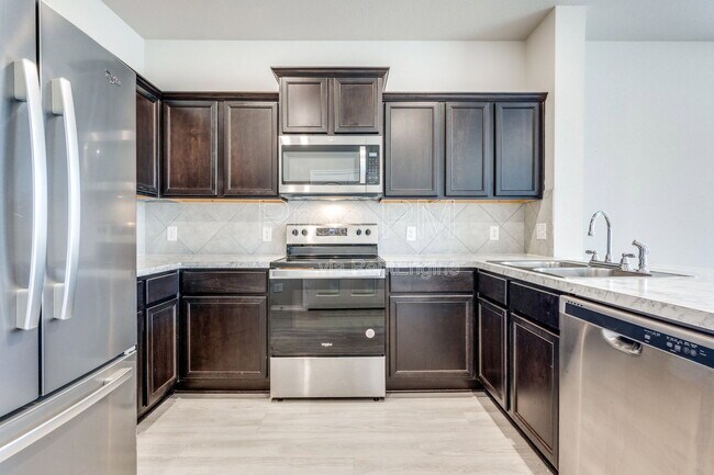 Building Photo - 3537 Brentwood Dr