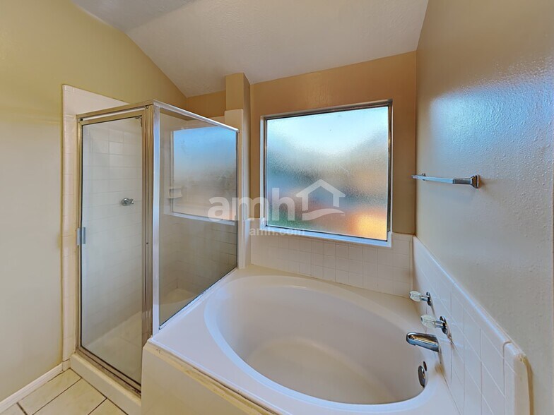 Building Photo - 4422 Hardwood Glen Dr