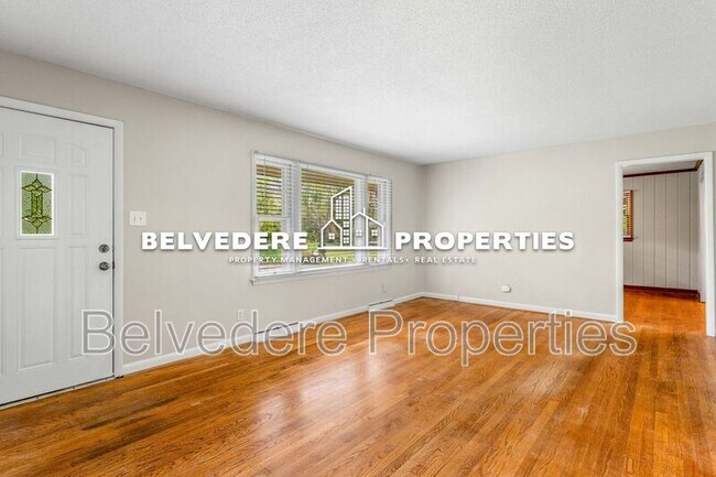 Building Photo - 2203 Oak Hill Dr