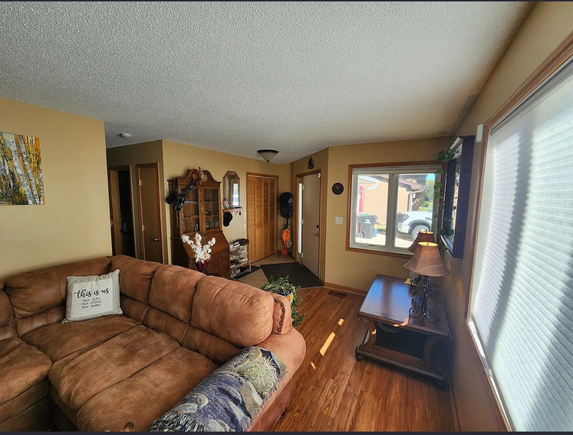 Building Photo - 210 NE 12th Street Pl