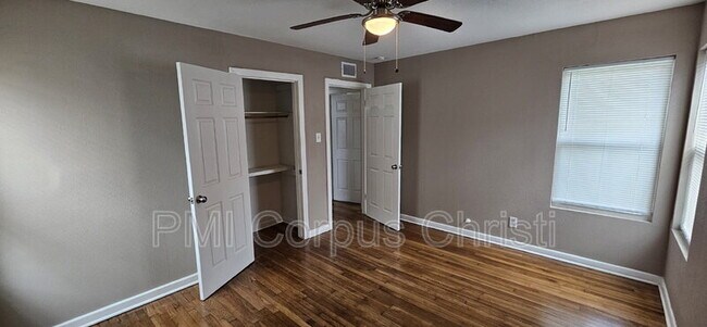 Building Photo - 638 Sharon Dr