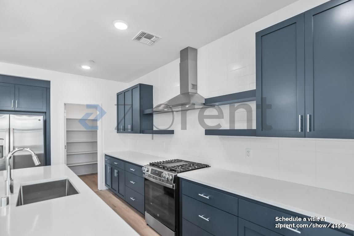 Building Photo - 379 Monastery Dr