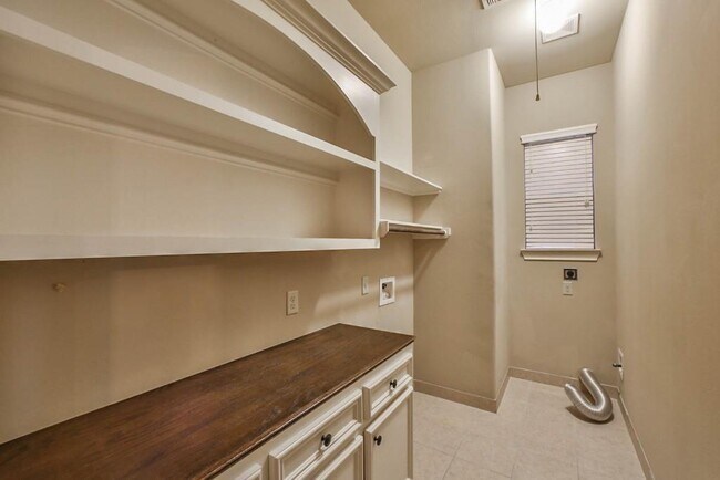 Building Photo - 11005 Upland River Dr