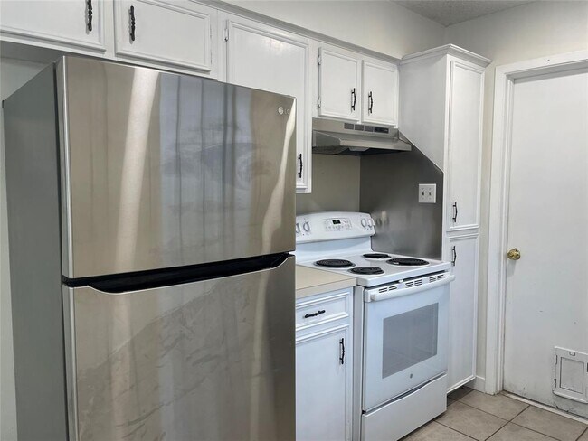 Building Photo - 2609 Cheyenne Dr