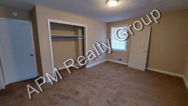 Building Photo - Large home in Southeast Columbia