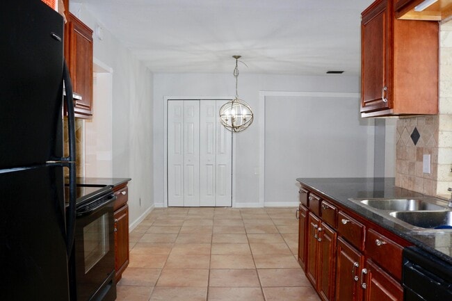 Building Photo - 104 Orchard Ridge Ln