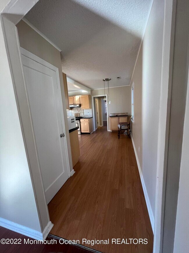 Building Photo - 451 Harnell Ave