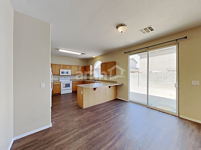 Building Photo - 1026 E Chambers St