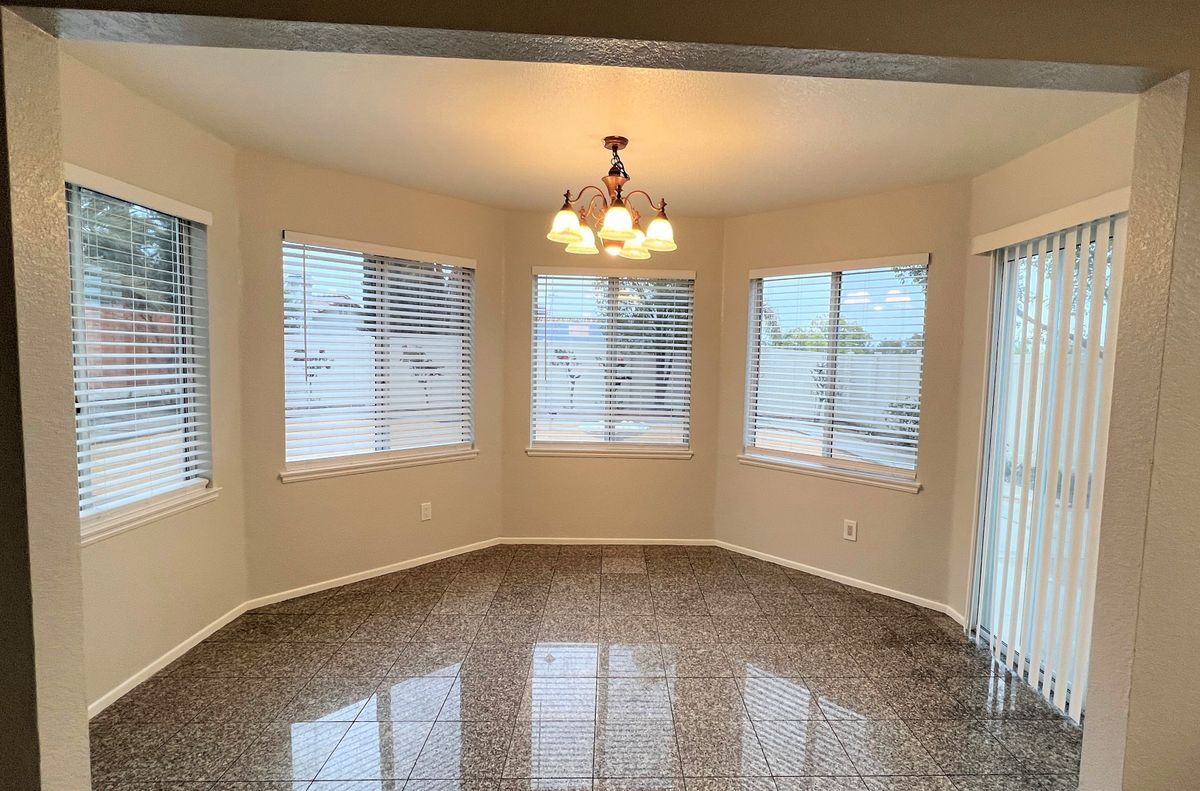 Building Photo - 8558 Sandhill Dr