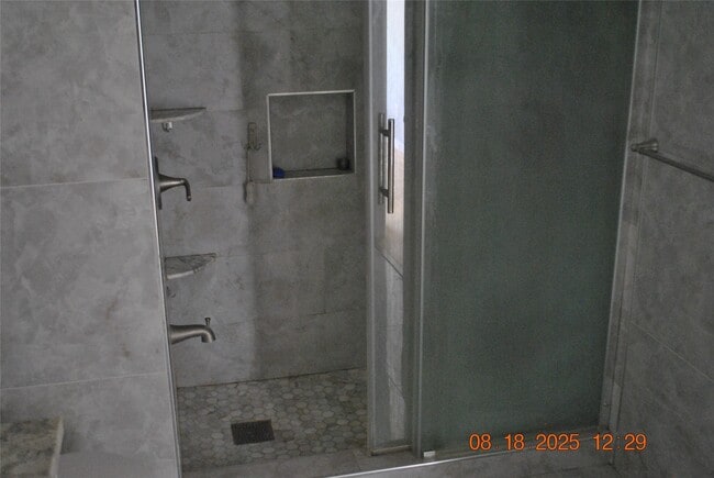 Building Photo - 12700 Leader St