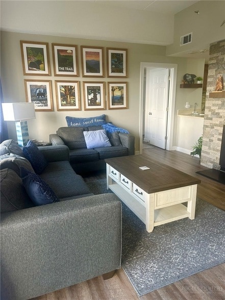 Building Photo - 303 Sugar Top Dr