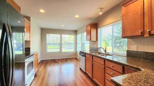 Building Photo - Lake Stevens 3 Bedroom Home in Gated Commu...