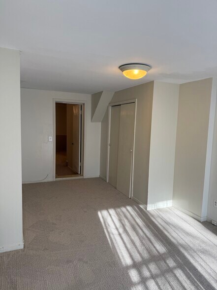 Building Photo - 1758 Hobart St NW