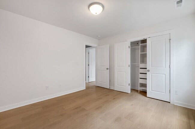 Building Photo - Spacious 5 Bedroom 3 Bath Home in highly sought after Walnut Creek!
