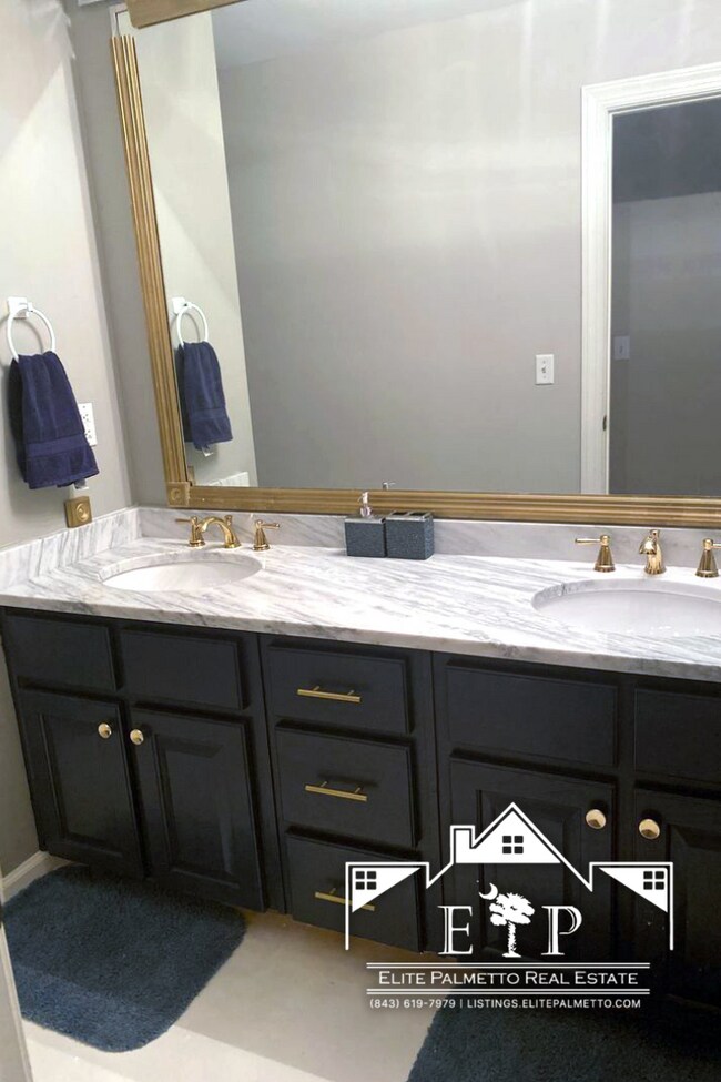 Building Photo - Beautiful Brick Home for Rent – Spacious, Bright & Welcoming