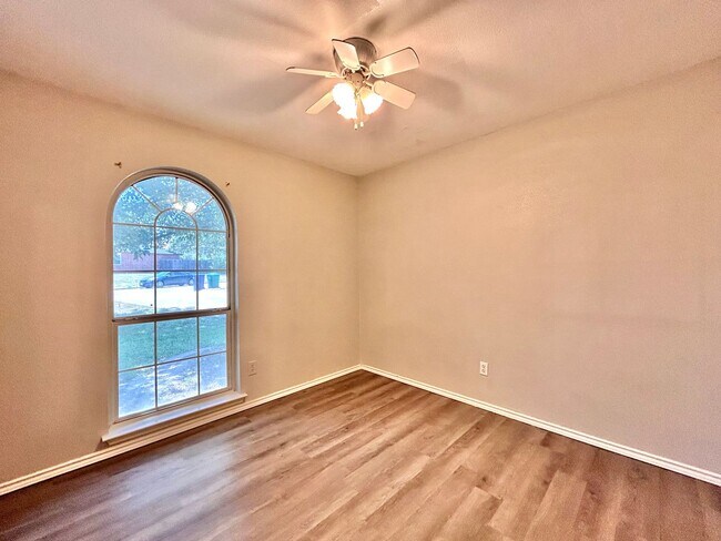 Building Photo - Beautiful 4 BR / 2 BA Home for Rent in Cop...