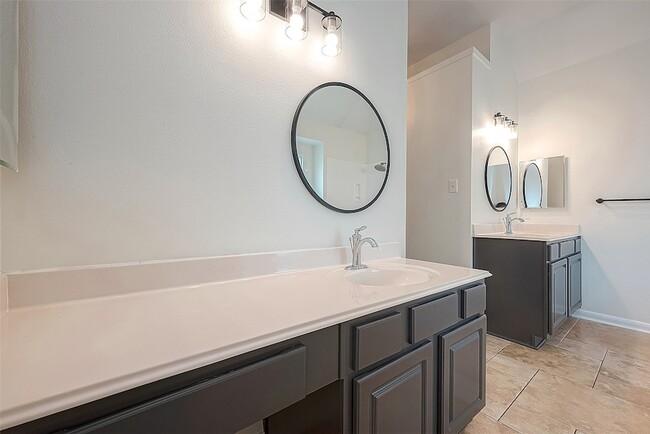 Building Photo - 23759 River Pl Dr