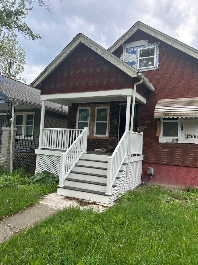 Building Photo - 4667 Eastlawn St