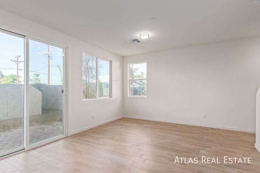 Building Photo - 3010 E Yale St