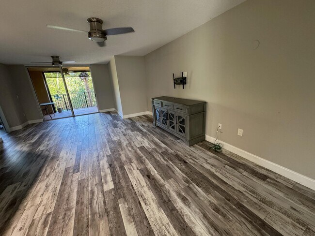 Building Photo - 300 Scotia Dr