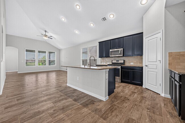 Building Photo - 24603 Royal Pike Dr