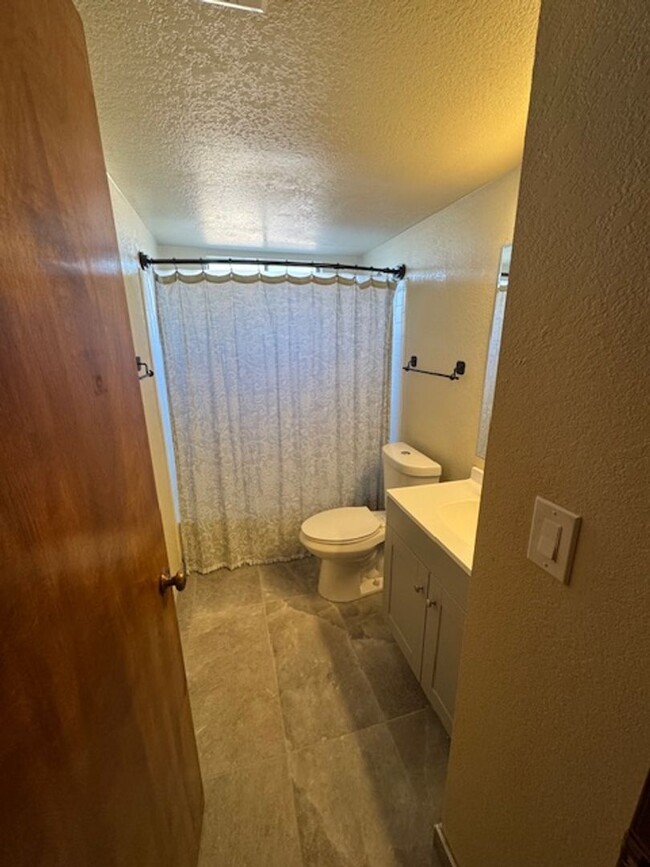 Building Photo - Northwest- 3 bedroom/ 2 bathroom with pool!