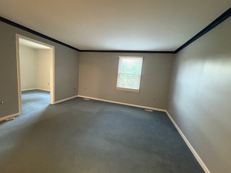 Building Photo - 8002 Cattail Ct