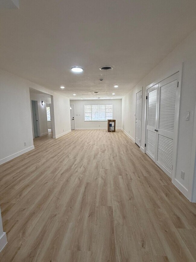 Building Photo - BEAUTIFUL HOME IN HOUSTON. MOVE IN READY!.