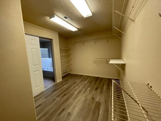 Building Photo - 9620 Sundoro Pl NW