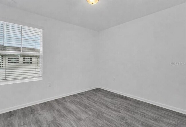 Building Photo - 233 Mandovi St