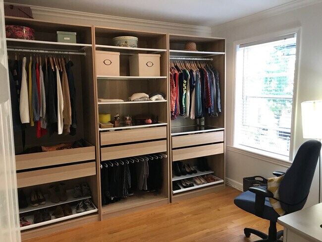 Building Photo - 5955 N Winthrop Ave