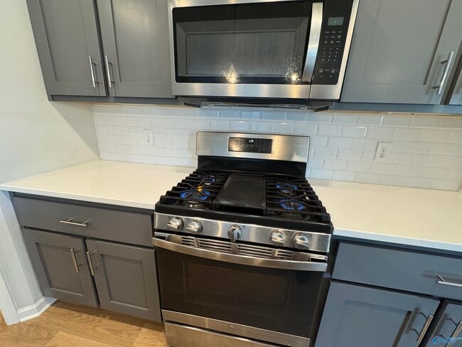 Building Photo - 214 Portrait St