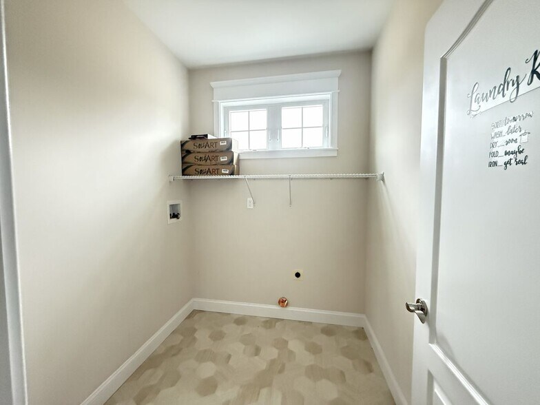 Building Photo - 584 Westlake Dr