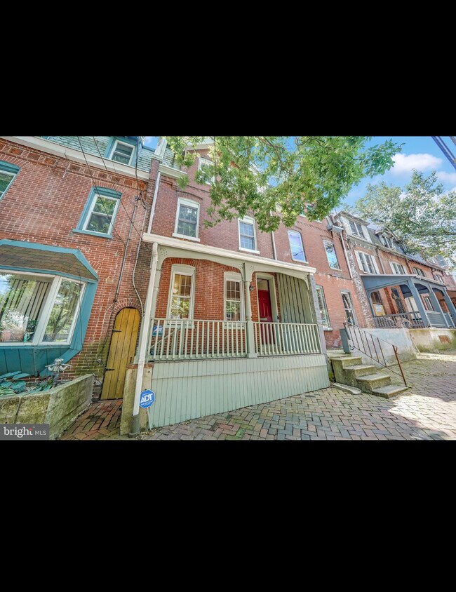 Primary Photo - 816 W 9th St