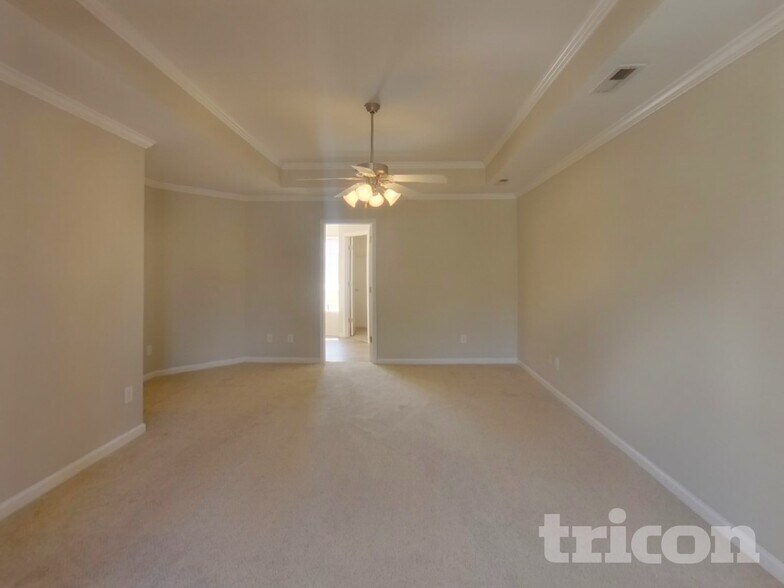Building Photo - 527 W Saddletree Dr