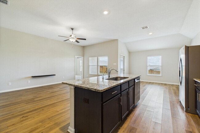 Building Photo - Stunning 4 bedrooms 2 baths single-story h...