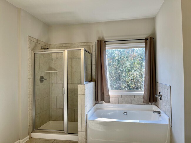 Building Photo - 7260 Silk Tree Pointe