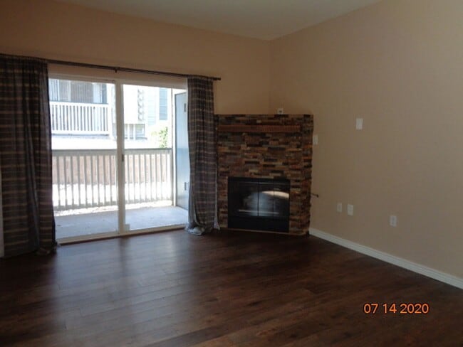 Building Photo - Stunning 2 BR/2 BA Lower Level Condo w/ 1 ...