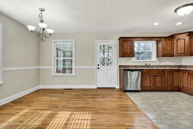 Building Photo - 217 Home Pl Ct SE