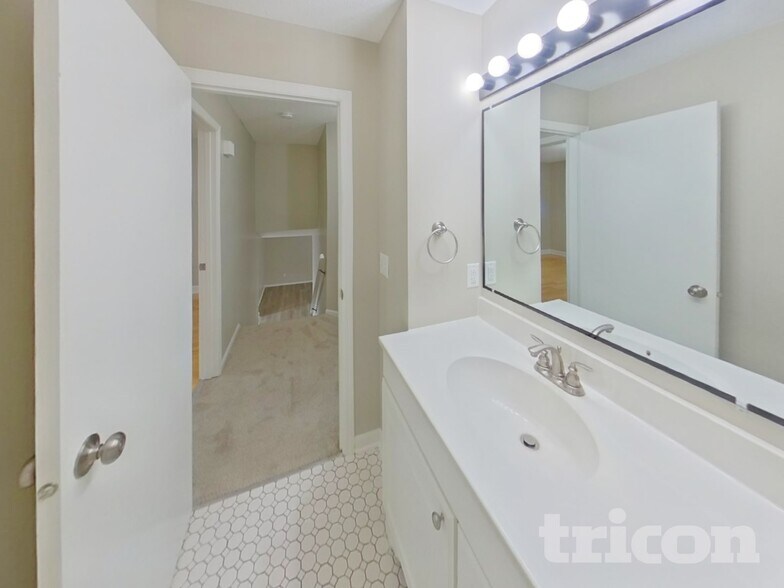 Building Photo - 2990 Payne Ave