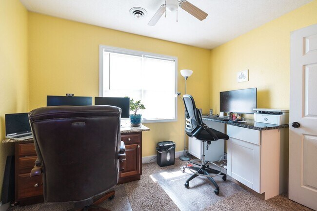 Building Photo - 4Bd/3.5Ba Home Available