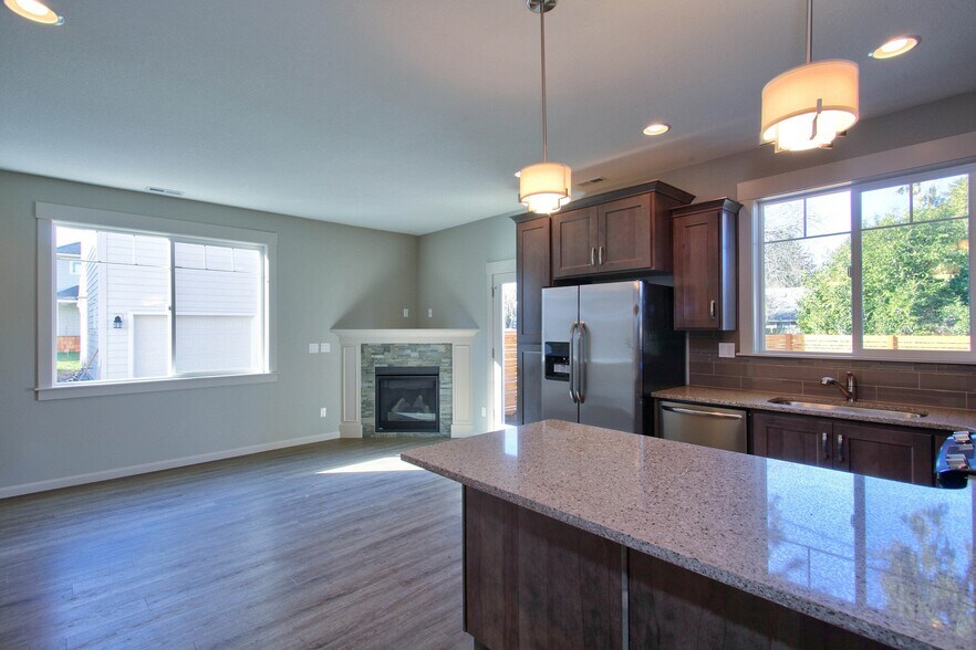 Building Photo - 9424 N Macrum Ave