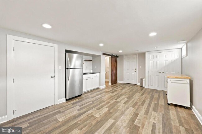 Building Photo - 843 Taylor St